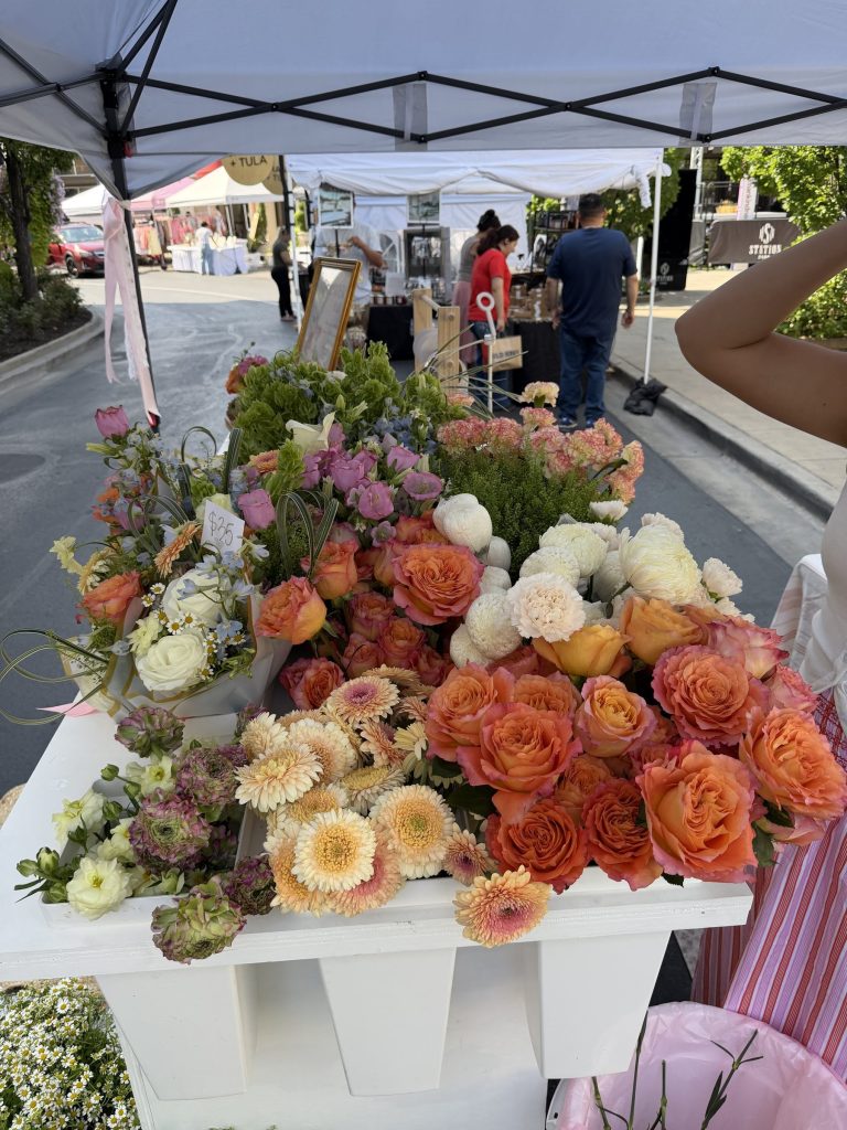 Buckets of peach roses, dahlias and ranunculus at a Flora by Klo pop-up
